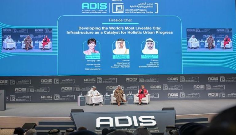 جانب من فعاليات قمة أبوظبي للبنية التحتية 2025