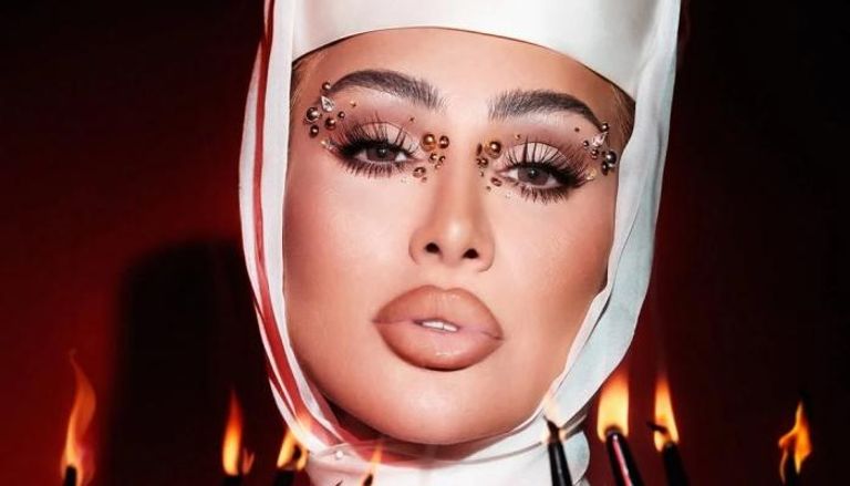 مايا دياب وإطلالة خارجة عن المألوف