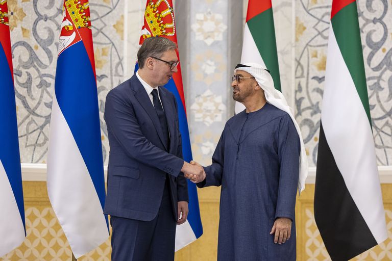 الشيخ محمد بن زايد آل نهيان مع الرئيس الصربي