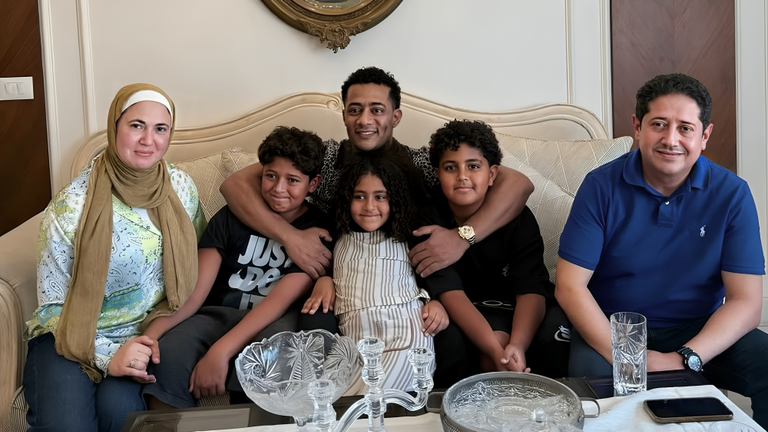 محمد رمضان وأسرة الطفل عمر