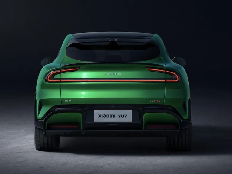  سيارة Xiaomi YU7 موديل 2025