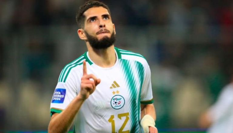 بنزية لاعب منتخب الجزائر