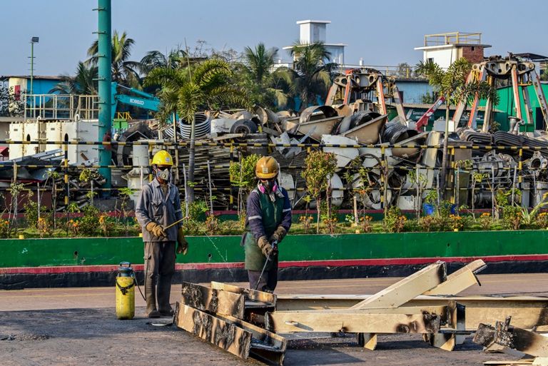 تفكيك السفن في بنغلاديش - أ ف ب