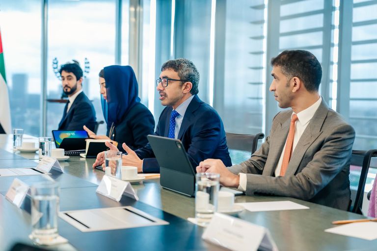 عبدالله بن زايد يلتقي وزير الاقتصاد المكسيكي