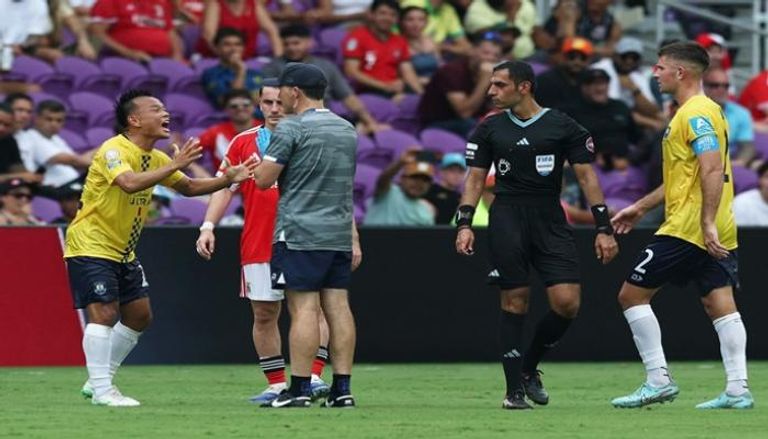 لاعب أوكلاند سيتي