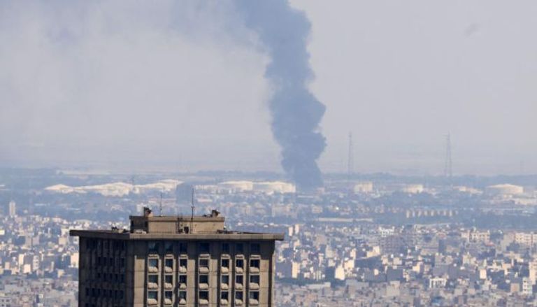 الدخان يتصاعد في طهران جراء غارة إسرائيلية