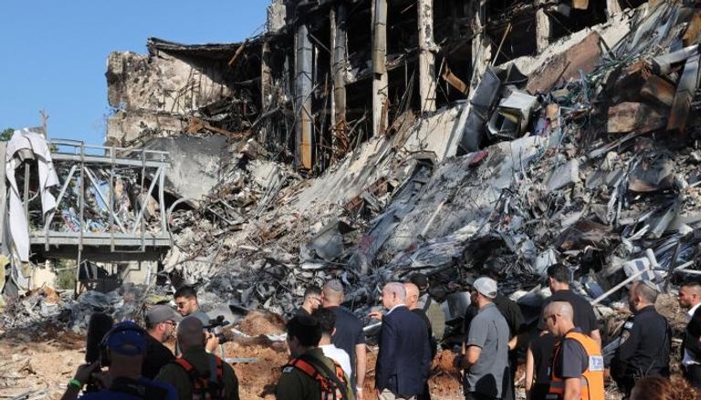 نتنياهو يتفقد موقعا تعرض لقصف إيراني