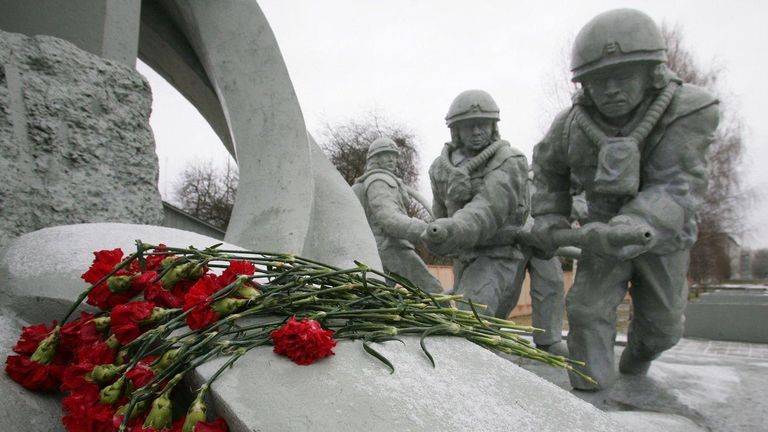 نصب تذكاري لرجال الإطفاء الذين لقوا حتفهم في كارثة تشيرنوبل النووية