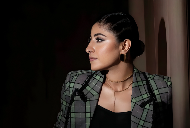 الفنانة شجون الهاجري