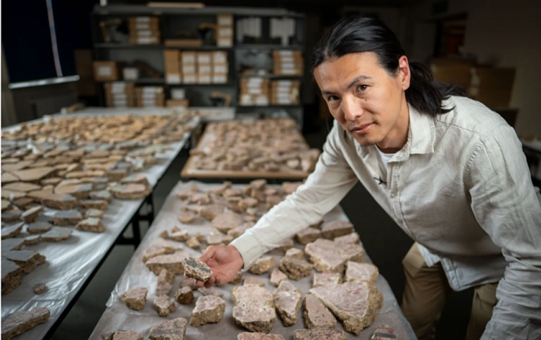 إعادة تركيب اللوحة الرومانية المفقودة منذ 1800 عام باستخدام آلاف القطع