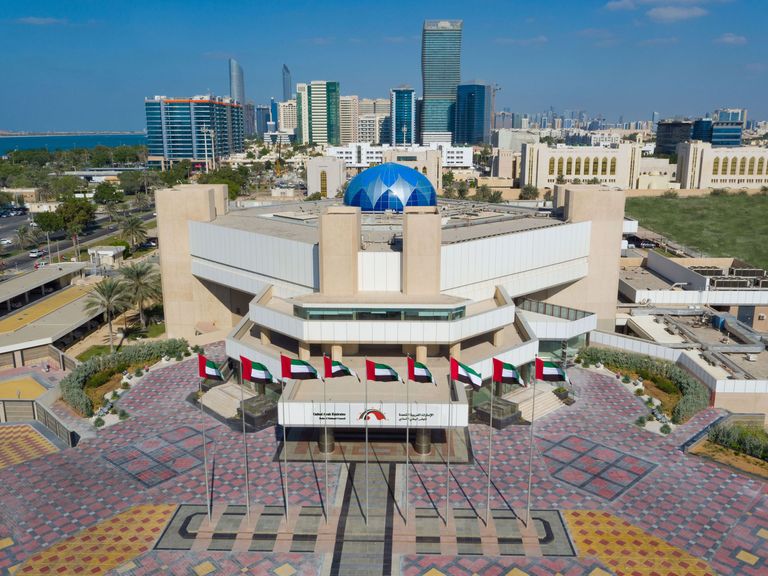 المرأة الإماراتية تعيش أزهى عصورها
