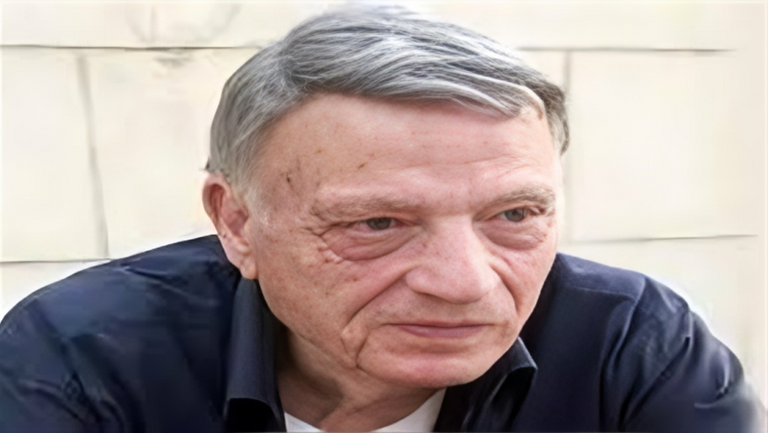 الكاتب الصحفي محمد عبد المنعم