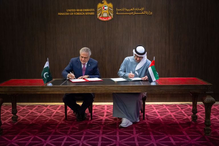 الشيخ عبدالله بن زايد آل نهيان يلتقي وزير الخارجية الباكستاني