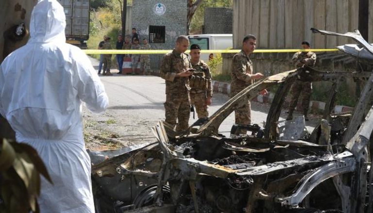 سيارة مدمرة جراء غارة إسرائلية على جنوب لبنان- أرشيفية