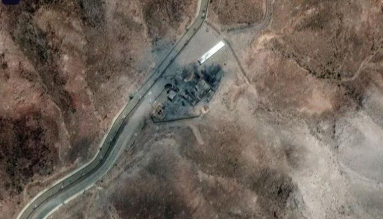 صورة التقطتها الأقمار الصناعية لحفر ناجمة عن غارة جوية على منشأة فوردو في إيران