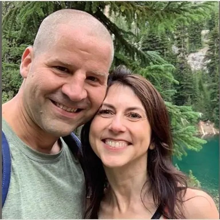 ماكينزي سكوت وجيف بيزوس