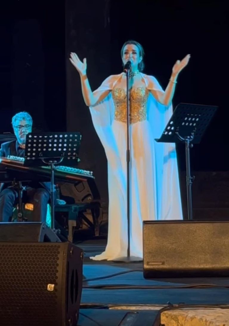 الفنانة آية دغنوج