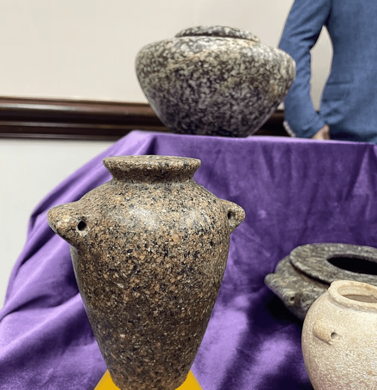 مزهرية مصرية قديمة