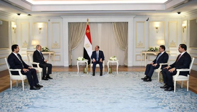 السيسي وحفتر خلال اللقاء