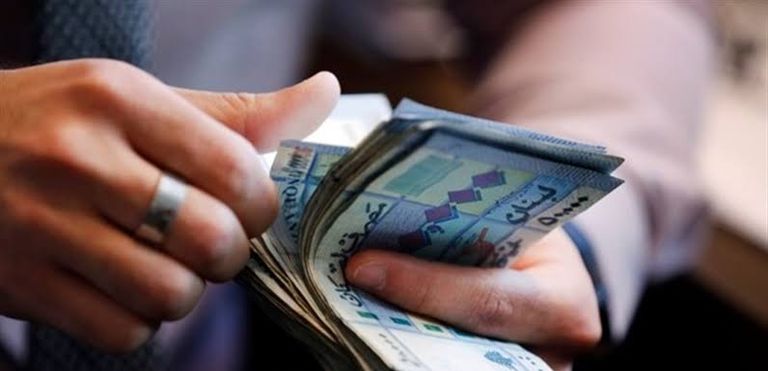 عملات ورقية مختلفة من الليرة اللبنانية