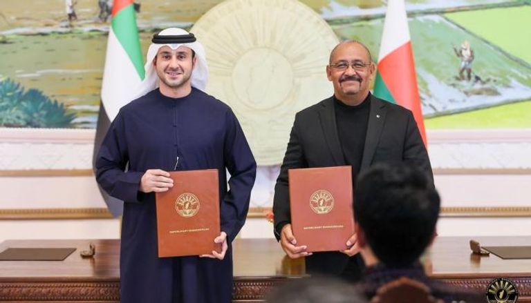 جانب من توقيع الاتفاقية - وام
