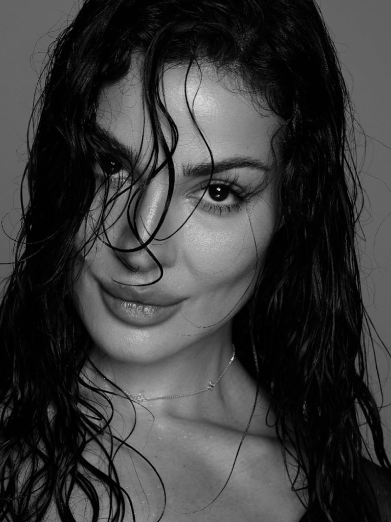 ابنة نادين نسيب نجيم في فيديو عفوي مع والدتها ابنة نادين نسيب نجيم في فيديو عفوي مع والدتها