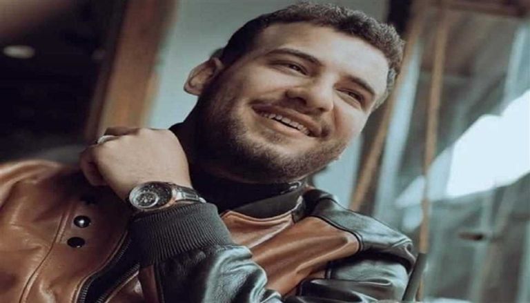 مسلم يعتذر لمصطفى كامل