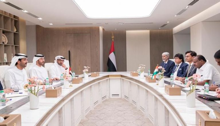 جانب من الاجتماع الإماراتي الهندي - وام