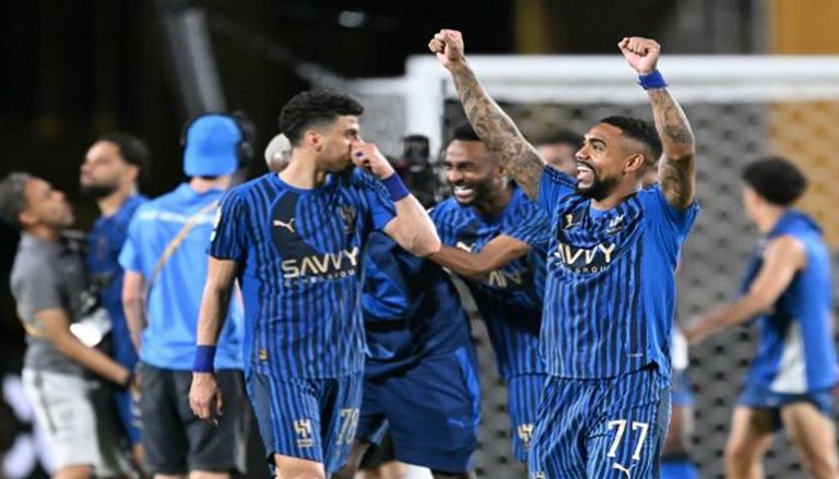 فرحة لاعبي الهلال بالانتصار على مانشستر سيتي