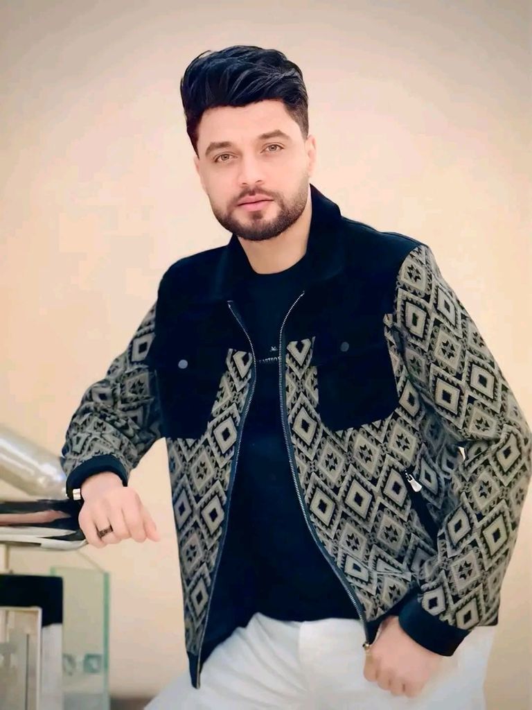 المطرب الشاب أحمد عامر