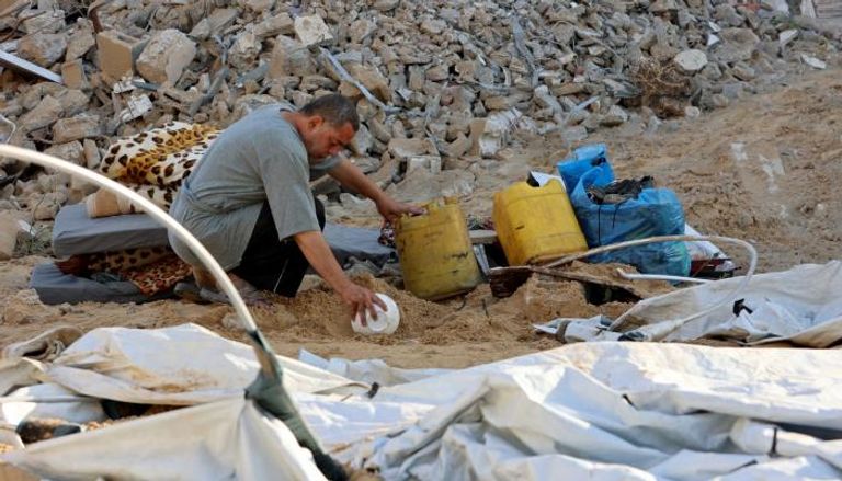 نازح فلسطيني في مدينة غزة