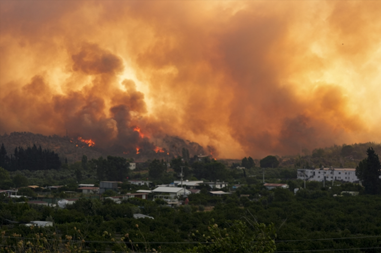 تطورات حرائق غابات إزمير التركية اليوم تطورات حرائق غابات إزمير التركية اليوم