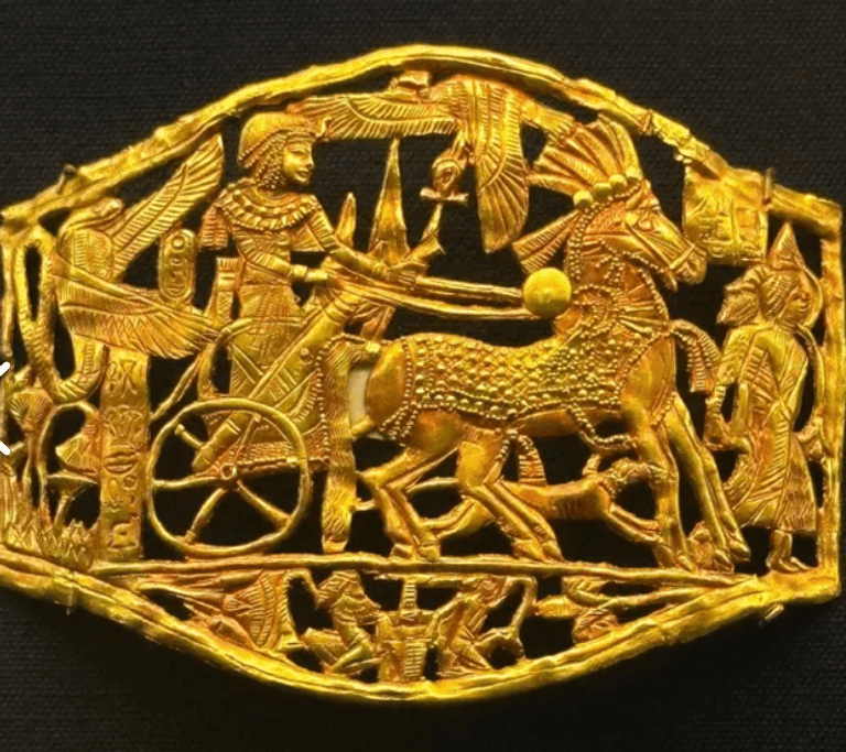 قناع الملك توت عنخ آمون