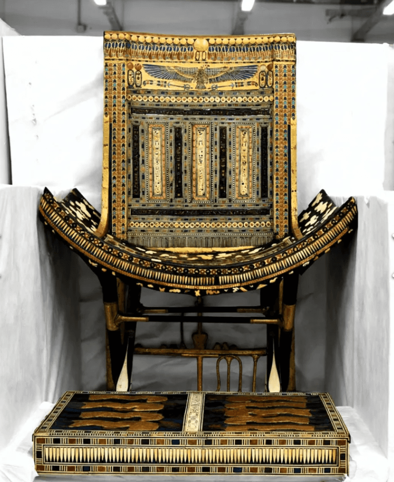 قناع الملك توت عنخ آمون