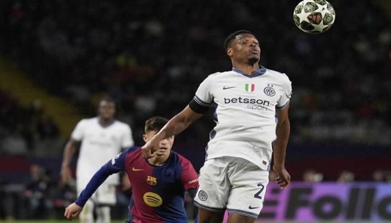 دومفريس أمام برشلونة