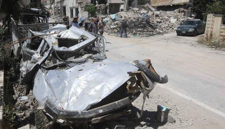 سيارة مدمرة جراء غارة إسرائيلية في لبنان - أرشيفية