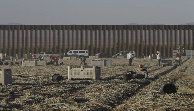 مركبة عسكرية أمريكية متوقفة في منطقة دفاع وطني جديدة