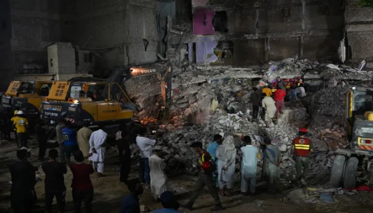 انهيار مبنى سكني في كراتشي انهيار مبنى سكني في كراتشي