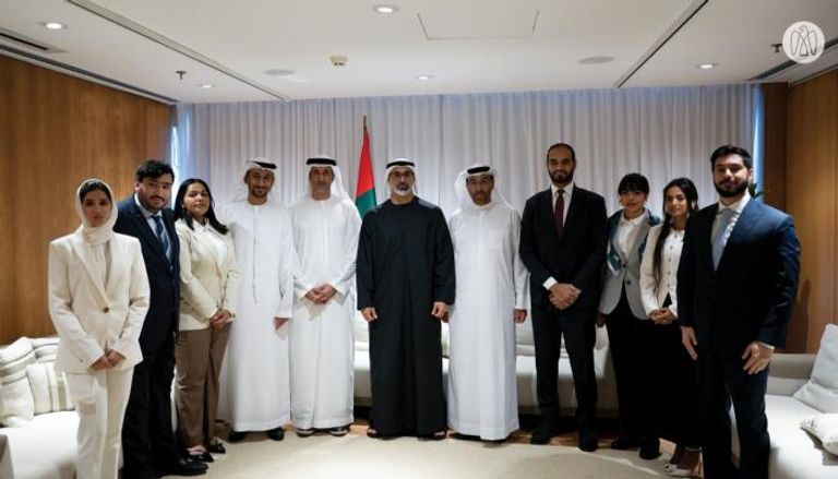 جانب من لقاء ولي عهد أبوظبي بفريق دولة الإمارات في «بريكس»