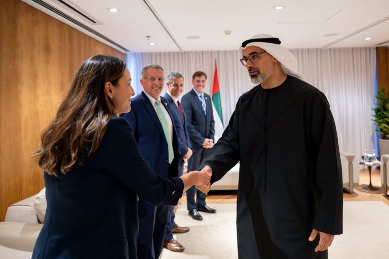 لقاء الشيخ خالد بن محمد بن زايد بالرئيس التنفيذي لشركة «إمبراير»