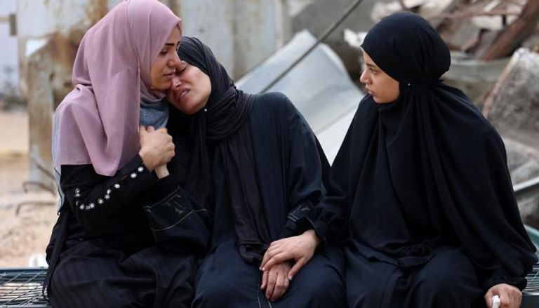 رد فعل امرأة فلسطينية على مقتل أقربائهافي غارة إسرائيلية