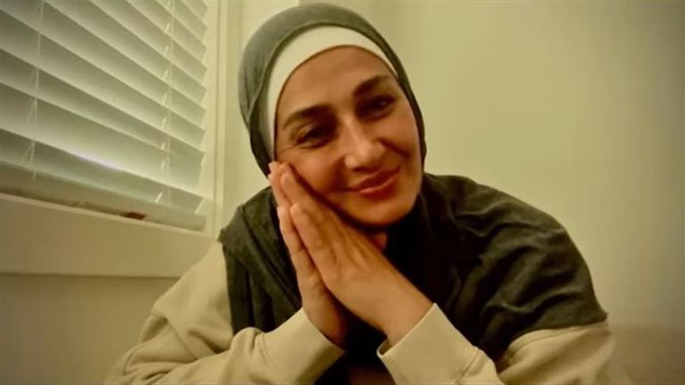 الفنانة حلا شيحة