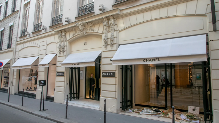 عملية سطو على متجر في باريس عملية سطو على متجر في باريس