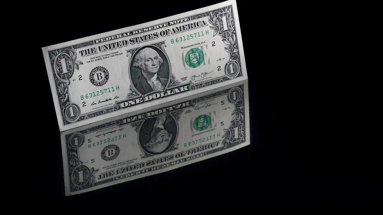 أوراق نقدية فئة 100 دولار أمريكي - أرشيفية
