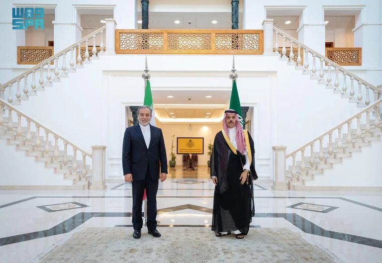 ولي العهد السعودي يستقبل وزير خارجية إيران
