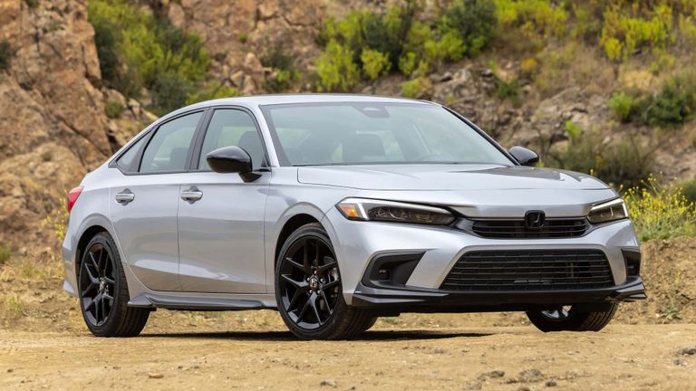 سيارة 2026 Honda Civic سيارة 2025 Chevrolet Malibu
