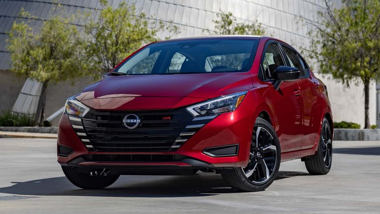 سيارة 2025 Nissan Versa سيارة 2025 Chevrolet Malibu