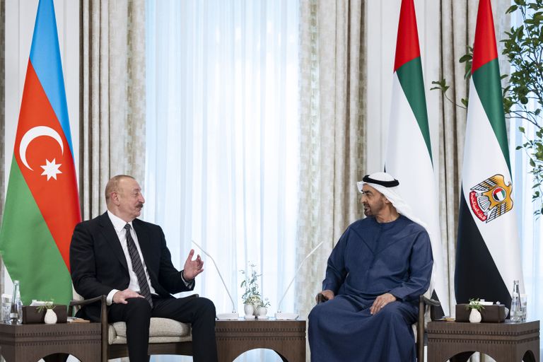 لقاء بين رئيس أذربيجان ورئيس وزراء أرمينيا في أبوظبي