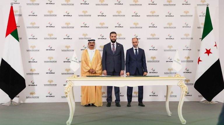 جانب من توقيع الاتفاق بحضور الرئيس السوري أحمد الشرع