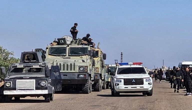 عناصر من وزارتي الدفاع والداخلية السوريتين